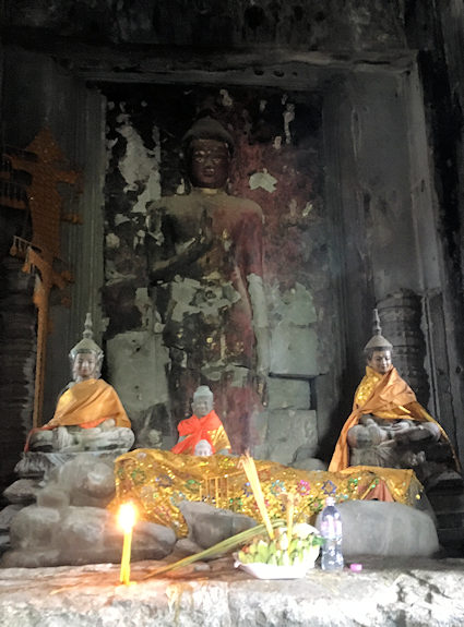 アンコールワット中央祠堂内の仏像