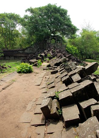 ベンメリア遺跡、第三回廊の上を歩く