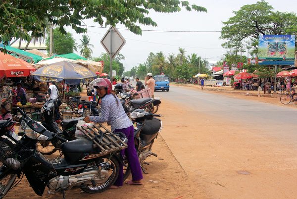カンボジア、ベンメリア遺跡に行く途中のマーケット