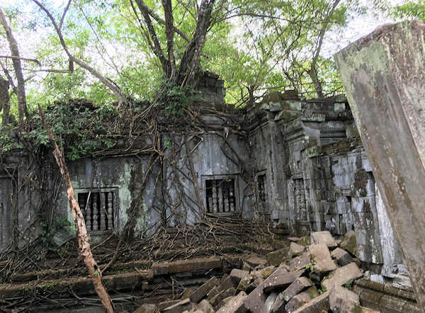 天空の城、ラピュタのようなベンメリア遺跡