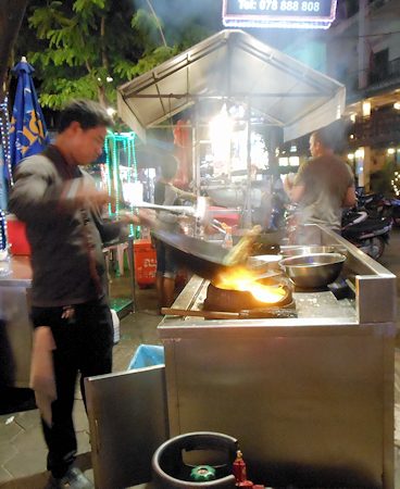 パブストリートの中華料理屋台