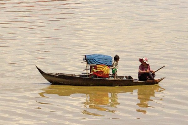 カンボジアのトンレサップ湖