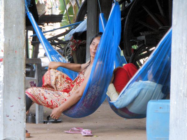 カンボジアの村の昼下がり