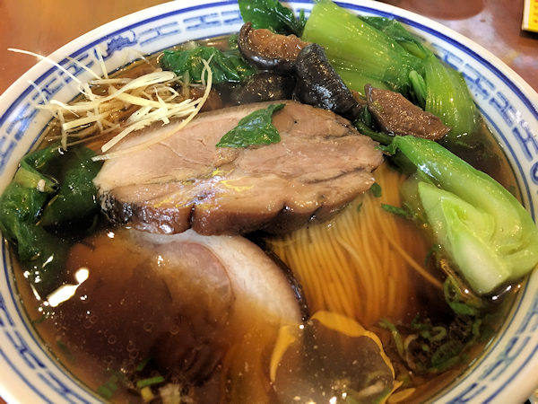 蘇州麺の老舗、同得興の紅湯ラーメン