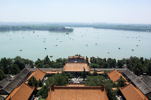北京、頤和園の仏香閣からの昆明湖