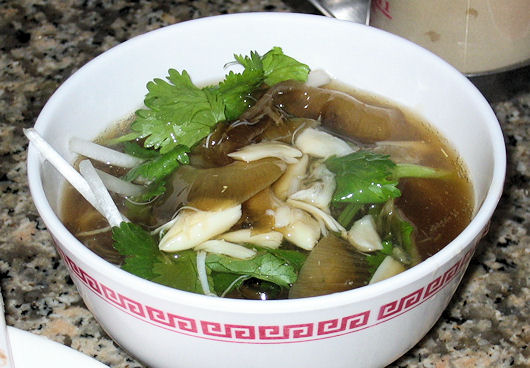 バンコク、フアセンホン（和成豊）のふかひれスープ