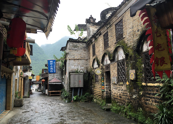 静寂の興坪古鎮の朝