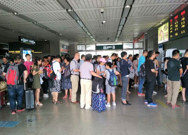 広深港高速鉄道（香港・広州間の新幹線）駅風景