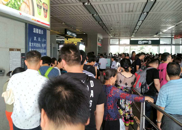 広深港高速鉄道（香港・広州間の新幹線）駅風景