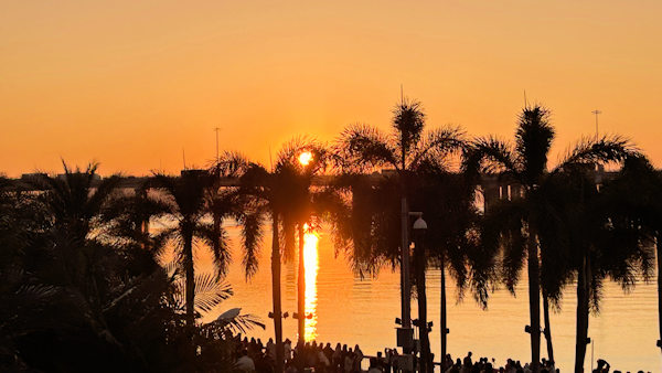深圳市にある前海石公園の夕陽