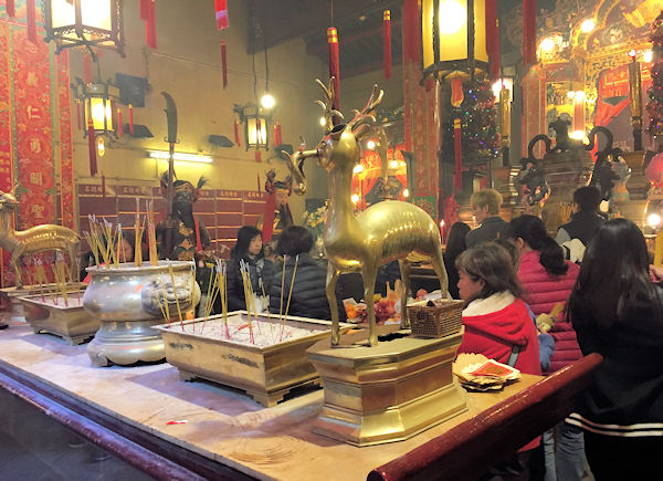 香港の文武廟の内部