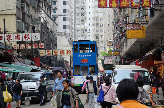 香港北角の春秧街を走るトラム