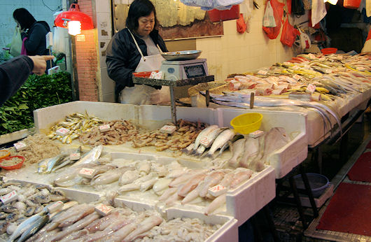 香港北角の春秧街の魚屋