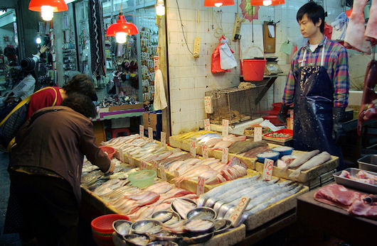 香港北角の春秧街の魚屋