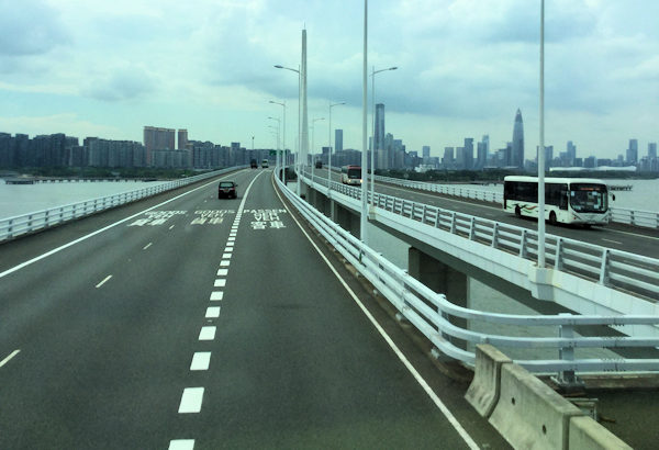 深圳湾大橋から見た深圳市方面