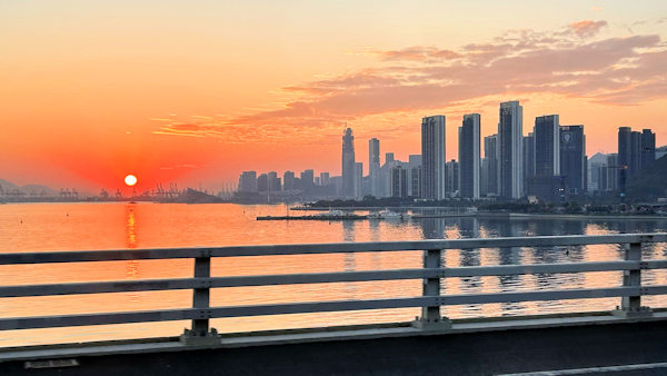 深圳湾大橋から見る深圳湾の夕陽