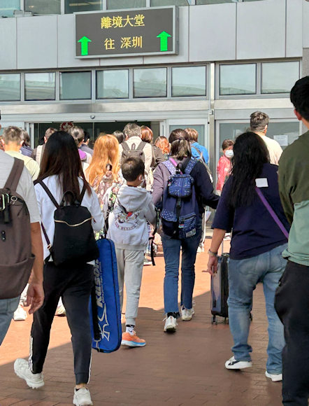 香港人の北上行動で賑わう深圳湾イミグレ