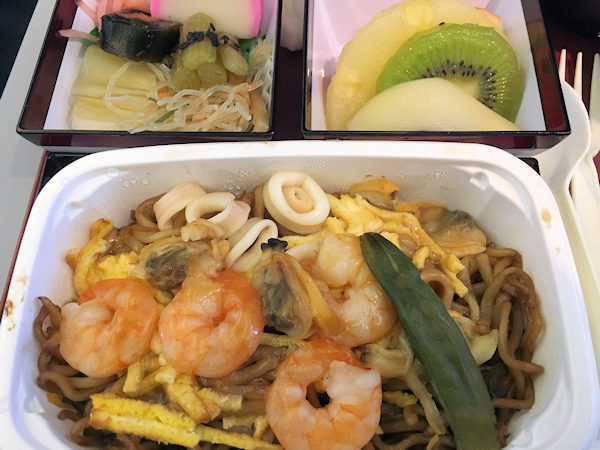 深圳航空機内食のシーフード焼きそば（成田→深圳）