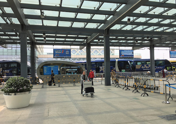 深圳空港の330エアポートバス乗場