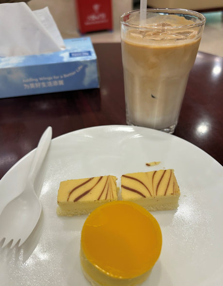 深圳航空国際線ラウンジのillyカフェ