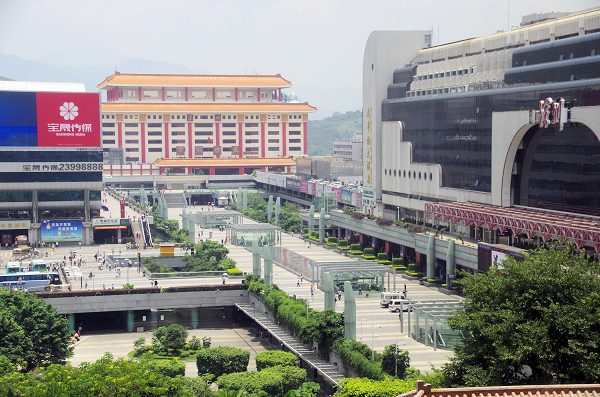 香港から深圳への行き方（深圳駅前）