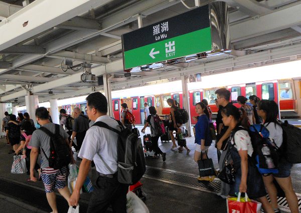 香港から深圳乗換えで広州へ（羅湖駅）