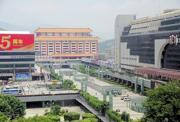 深圳駅前の風景