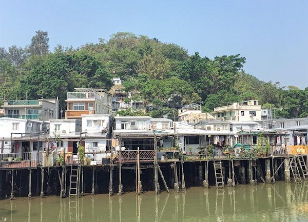 香港大澳（タイオー）の水上建物(棚屋)