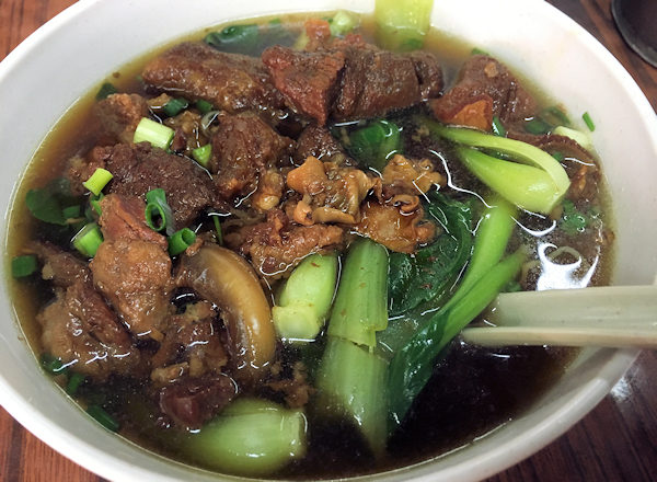 元朗、鄭洪記の牛肉・ワンタン麺(香港)