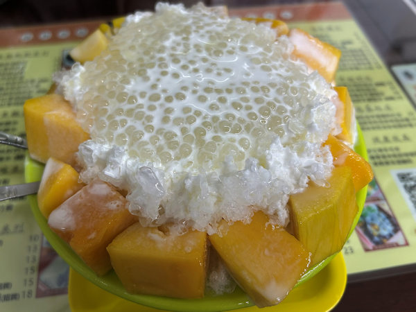 深圳、百草堂のマンゴー西米露ミルクかき氷