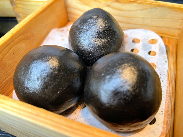 黒金流沙包（深圳・蔡瀾の飲茶）
