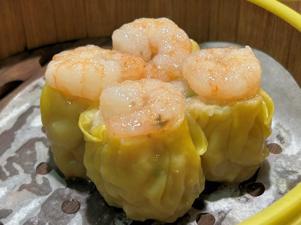 中山市の茶楼、豊圓軒で飲茶（エビ焼売）