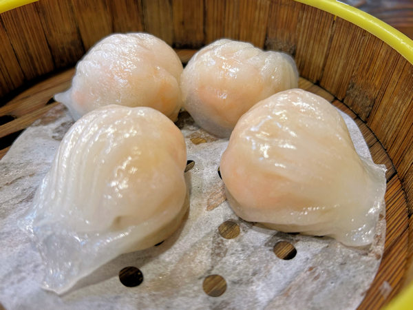 中山市の茶楼、豊圓軒で飲茶（エビ餃子）