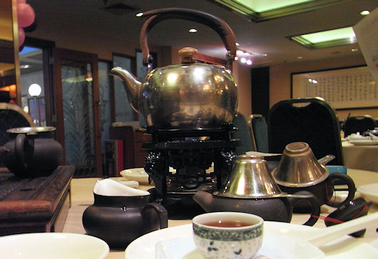 広州酒家の伝統的な飲茶スタイル