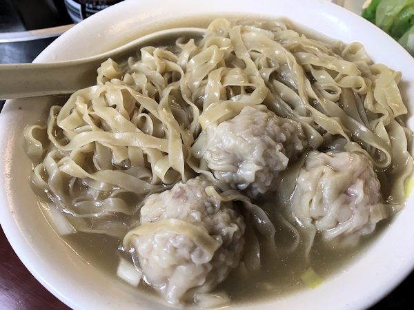 広州、宝華麺店の雲呑面（ワンタンメン）