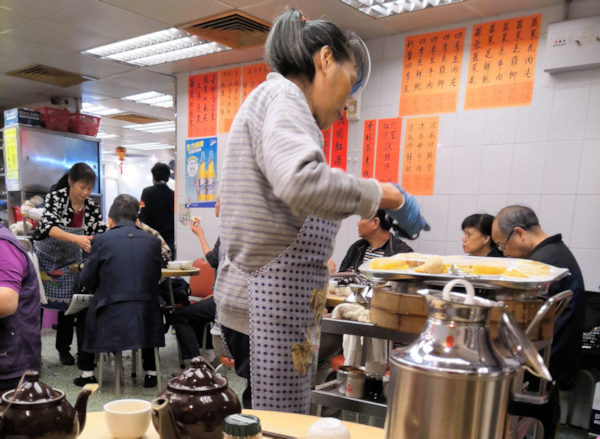 ワゴン式飲茶の海連茶楼（香港）