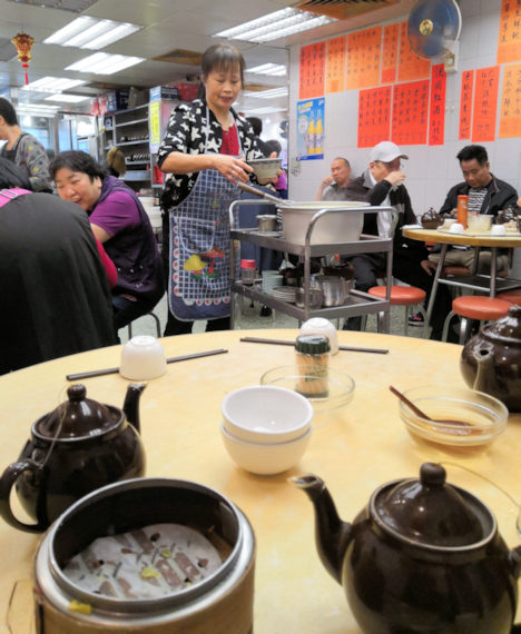 ワゴン式飲茶の海連茶楼－お粥のワゴン（香港）