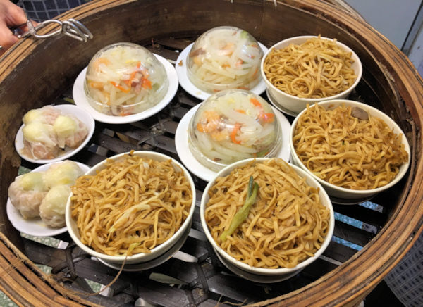 ワゴン式飲茶の海連茶楼－麺類のワゴン（香港）
