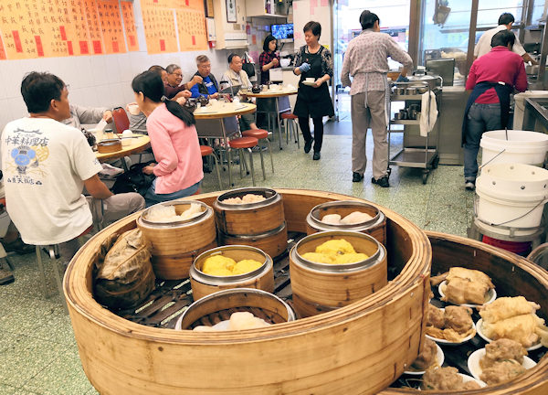 ワゴン式飲茶の海連茶楼（香港荃湾）