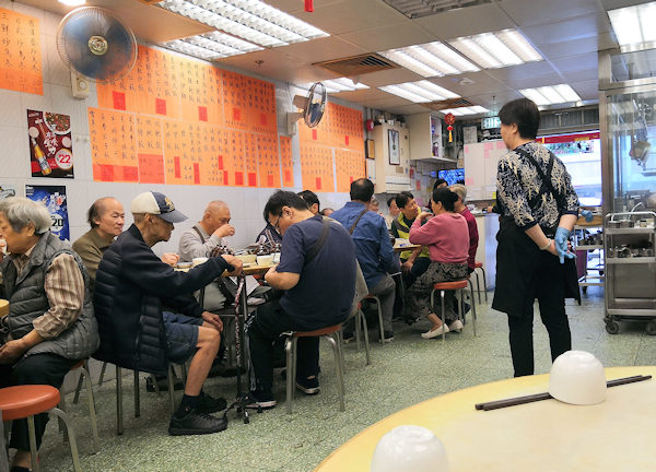 海連茶楼の店内（香港荃湾）