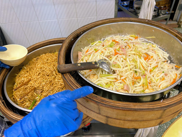 香港の麺、銀針粉と焼きそば（伊麺）