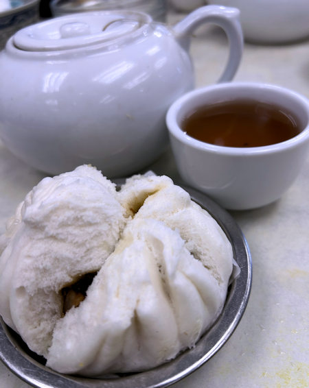 海連茶楼のチャーシュー饅頭