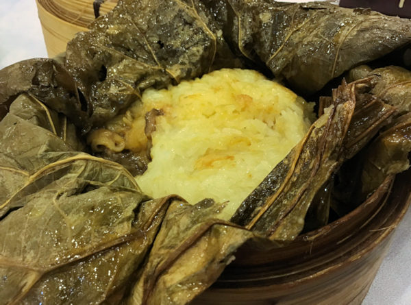 中華粽は蓮の葉を開いた習慣の香りが素晴らしい。