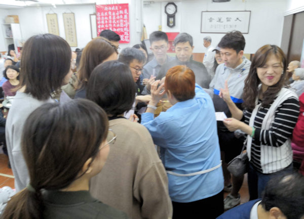 香港の蓮香茶室（旧蓮香楼）はワゴン式飲茶