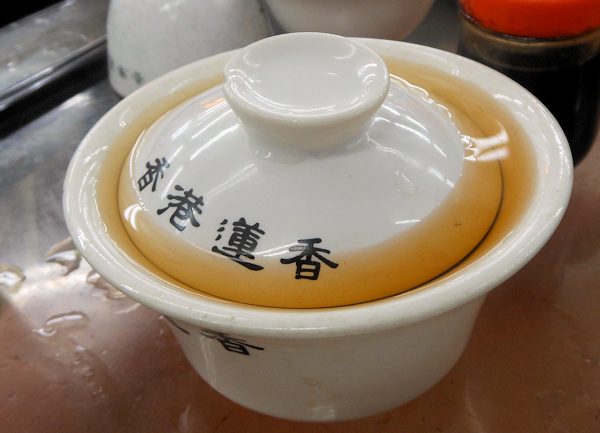 茶碗で普?茶を淹れる