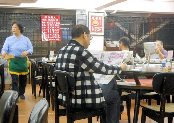 香港・蓮香居の昔ながらの飲茶風景