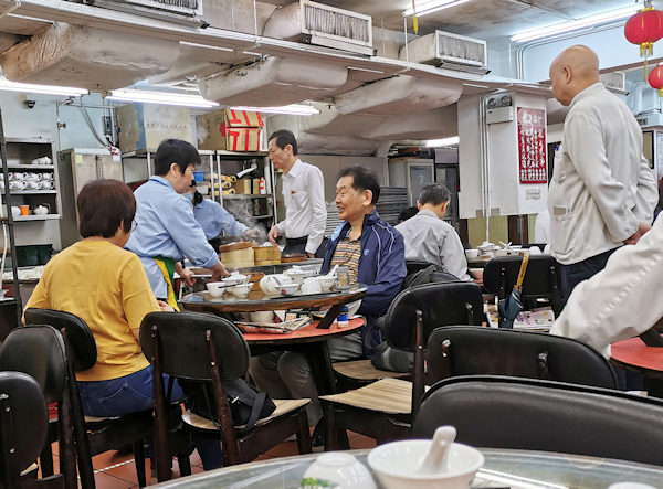 香港・蓮香居の朝飲茶風景