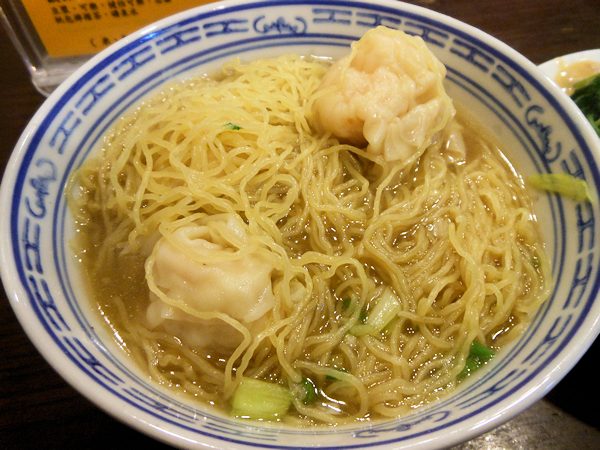 香港、沾仔記のエビワンタン麺