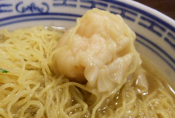 沾仔記のエビワンタン麺（香港）