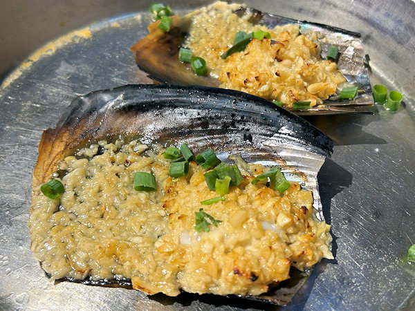 ヒオオギガイのニンニク蒸し（広東省江門市）